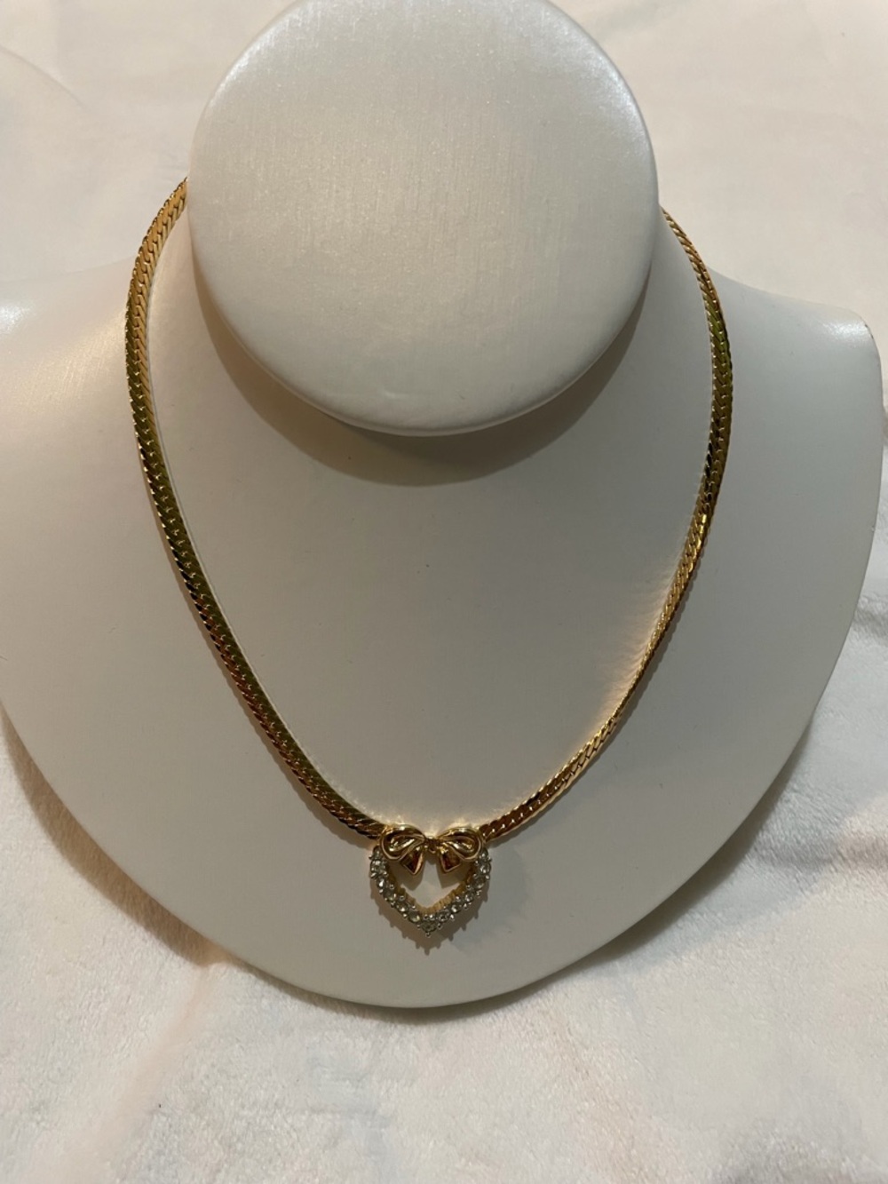 Nina Ricci Gold Tone Heart Bow Necklace 💛